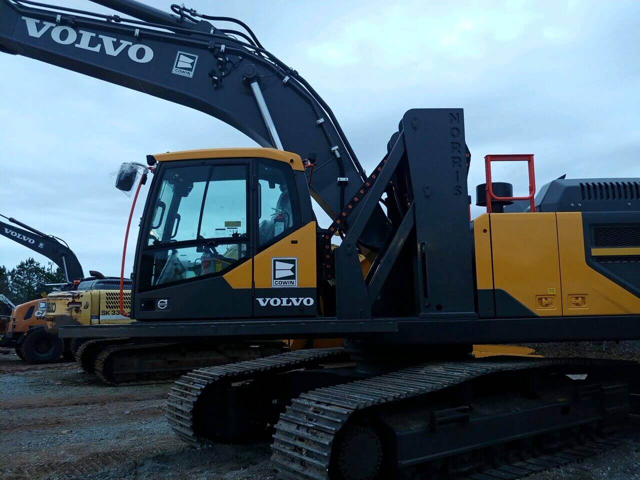 hydraulic cab riser 16