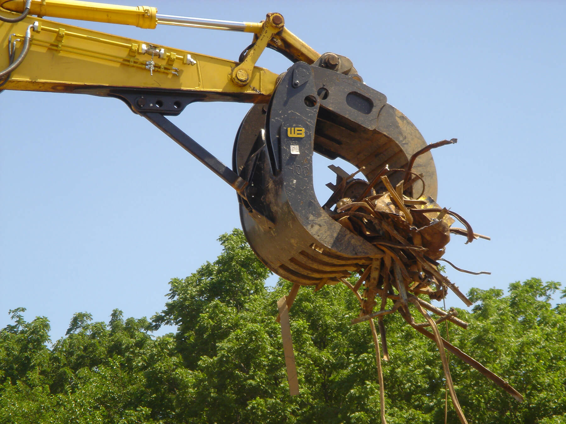 demolition contractors grapple 3